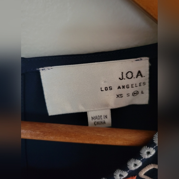 J.O.A. cropped eyelet embroidered blouse - Picture 5 of 7